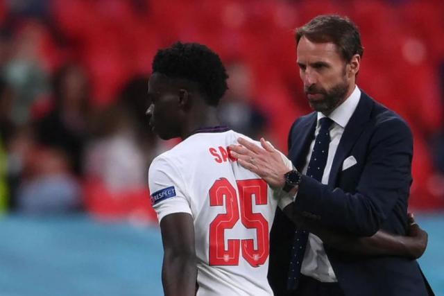 索斯盖特:我也想看香槟足球 还有进球大招没用上