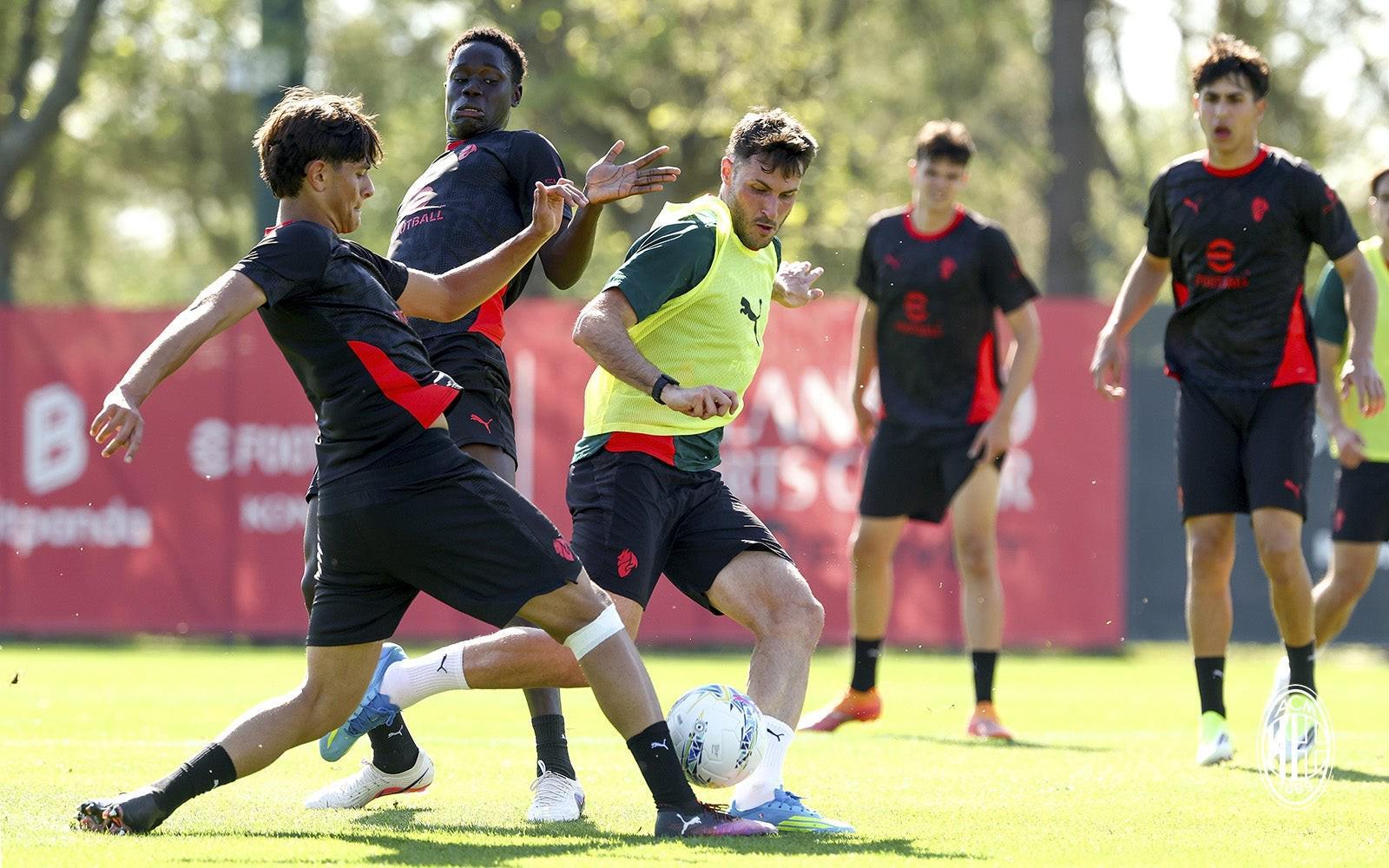 开云体育-跟队记者：米兰部分球员和预备队进行了一场训练赛